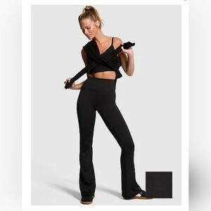 Victoria's Secret Relay Flare Leggings Small Short